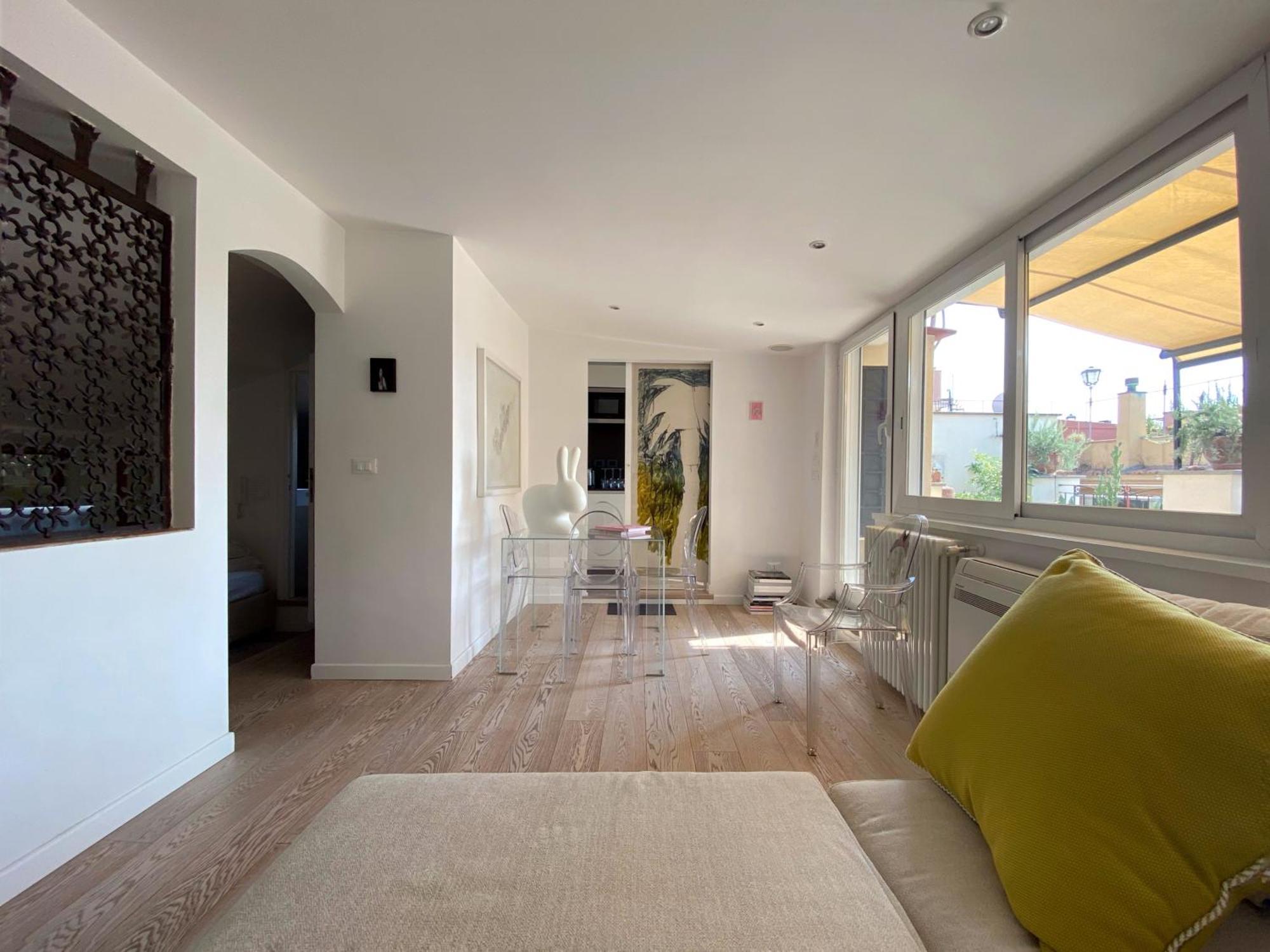 Art Lover's Loft Apartment Rom